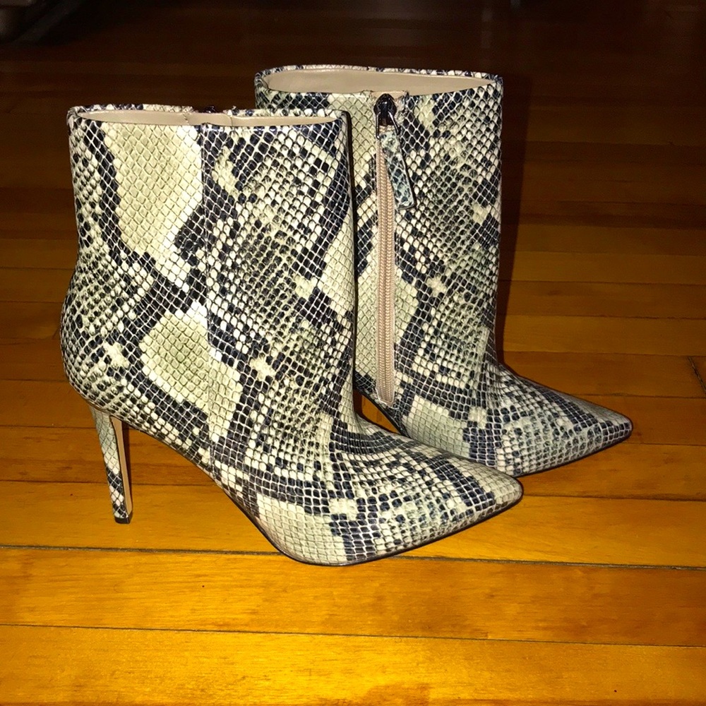 NWOB💥Nine West Snakeskin Booties Sz. 8.5